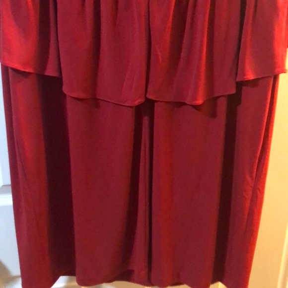 Red sophisticated dress - Picture 3 of 3